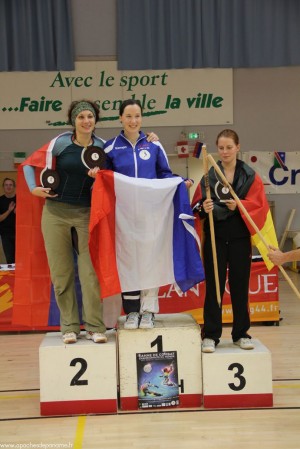 Sélénia sur la première marche du podium devant Jerca PRIMC (slo) et Amanda DUCWORTH (all)